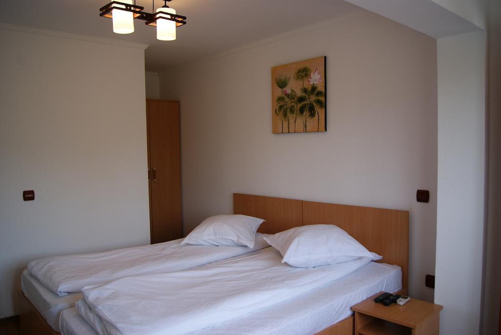 Pensiunea Bujorul Comana Kamer foto