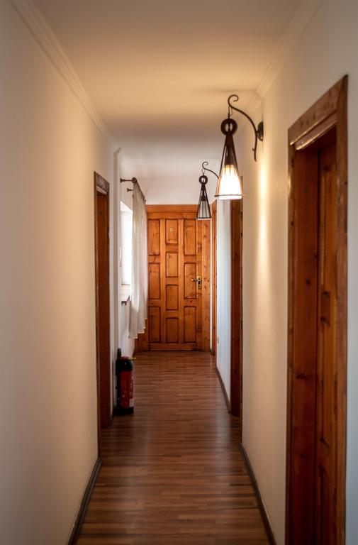 Pensiunea Bujorul Comana Buitenkant foto
